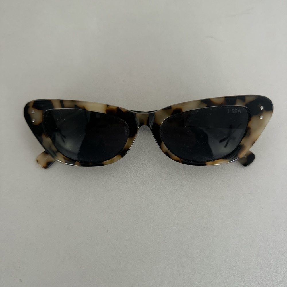 Tortoise Shell Cat-Eye Sunglasses